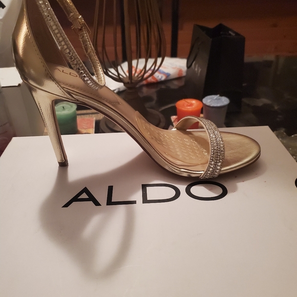 Shoes - Picture 4 of 4